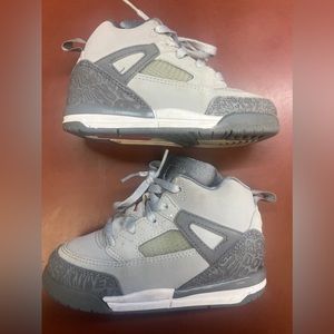 Boys Jordan’s . 8c. Used like new.